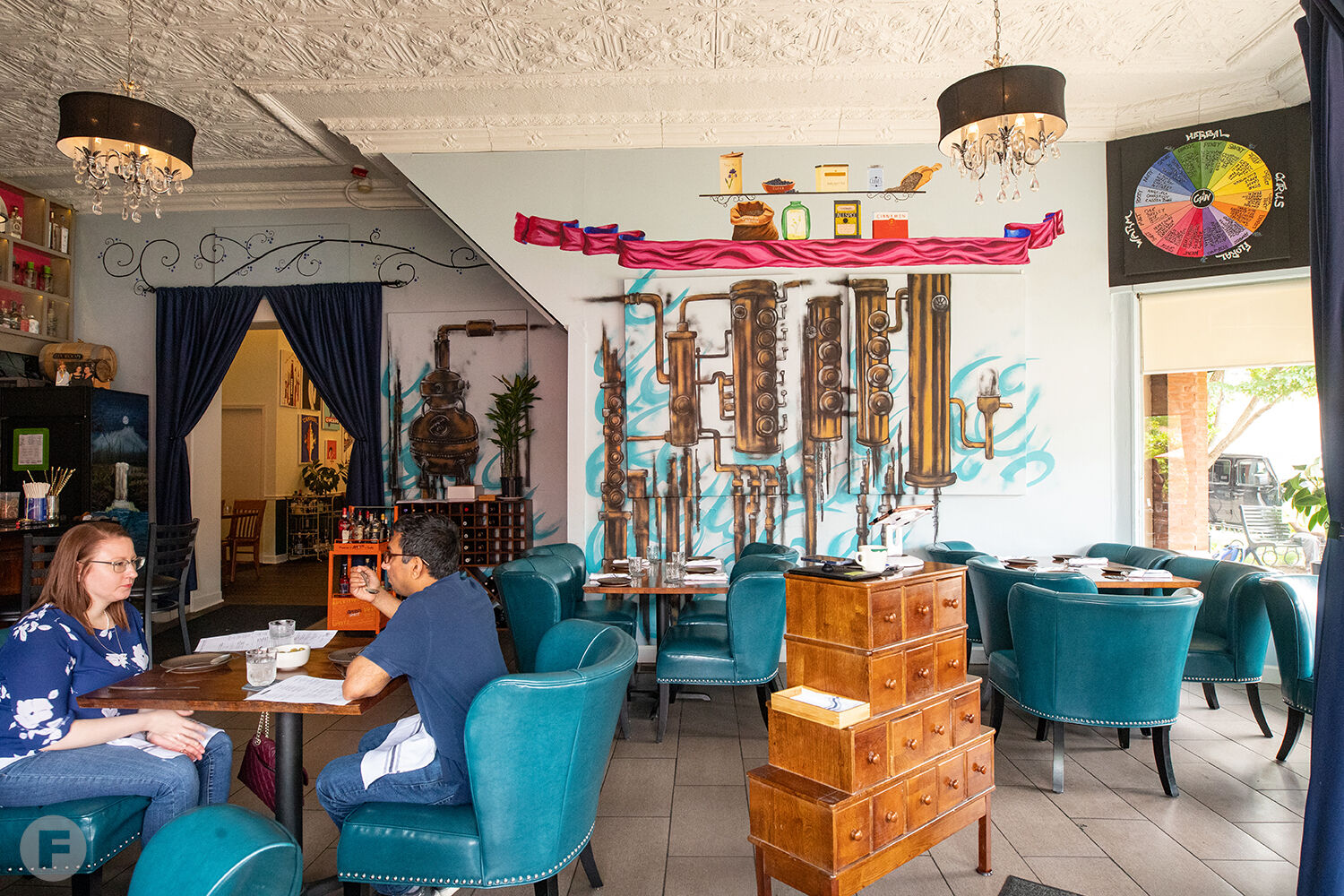 Salve Osteria decor dining room